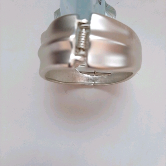 Stunning Silver Bracelet - Picture 4 of 4